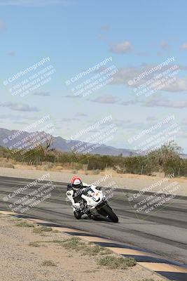 media/Nov-16-2025-Race Pace (Sun) [[8c5fa54630]]/Verified Riders/4-Turn 3 Inside (1050am)/